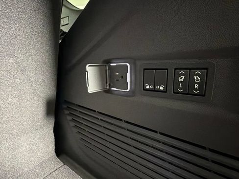 Certified 2022 Chevrolet Tahoe LT w/ LT Signature Plus Package RWD image 31