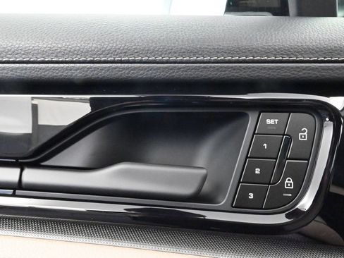 Used 2026 Porsche Panamera image 17