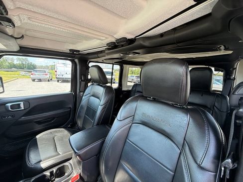 Used 2018 Jeep Wrangler Unlimited Sahara w/ Dual Top Group AWD/4WD image 20