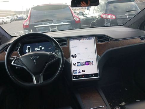 Used 2018 Tesla Model X 100D image 7