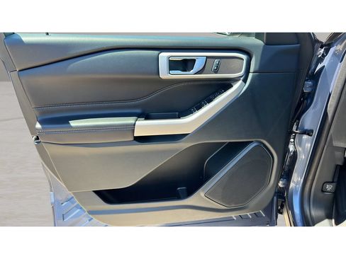 Used 2021 Ford Explorer XLT w/ Equipment Group 202A AWD/4WD image 26