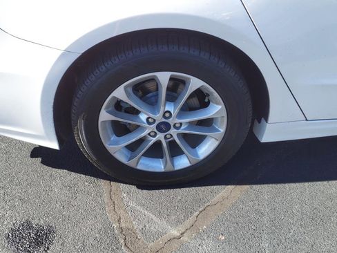 Used 2020 Ford Fusion SE image 9