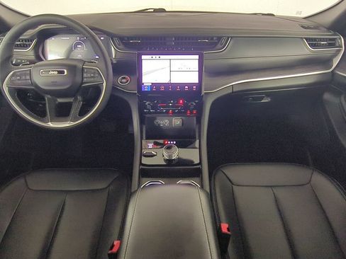Used 2025 Jeep Grand Cherokee Limited AWD/4WD image 18