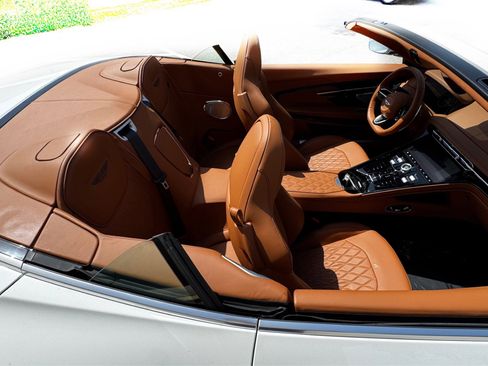 Used 2025 Aston Martin DB12 Convertible RWD image 15