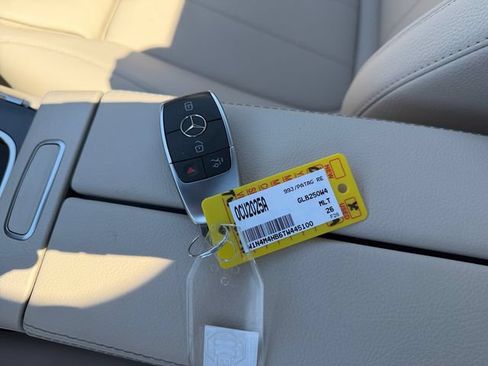 Certified 2026 Mercedes-Benz GLB 250 4MATIC image 32