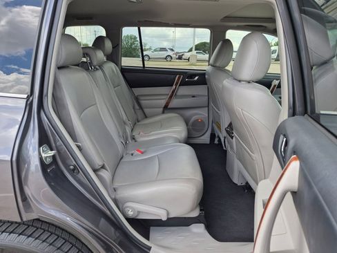 Used 2012 Toyota Highlander Limited w/ Tow Pkg FWD image 20