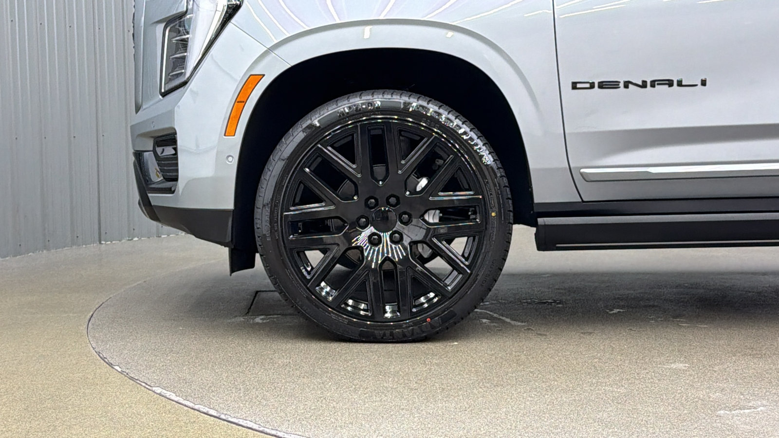 Used 2026 GMC Yukon XL Denali w/ Sun & Power Step Package AWD/4WD image 9