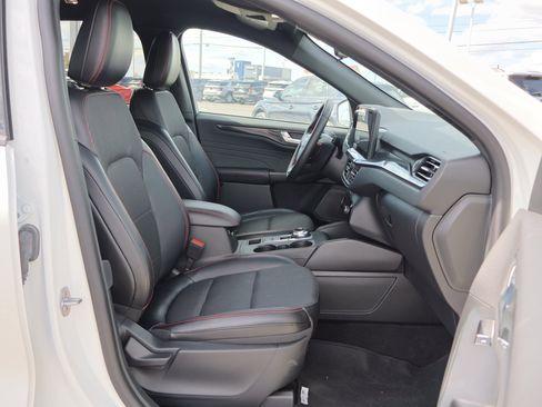 Used 2024 Ford Escape ST-Line w/ Equipment Group 301A image 33