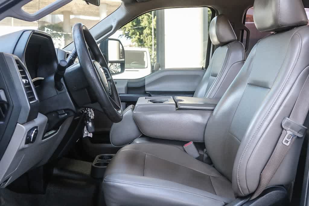 Used 2017 Ford F550 2WD Crew Cab Super Duty image 18