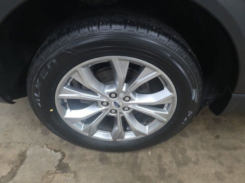 Used 2023 Ford Explorer Limited w/ Equipment Group 301A image 8