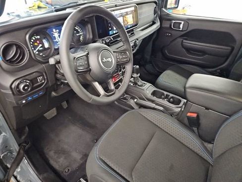 Used 2025 Jeep Wrangler Unlimited Rubicon 4xe w/ Convenience Group image 8