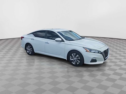 Used 2020 Nissan Altima 2.5 S FWD image 2