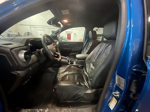 Used 2023 Chevrolet Colorado LT w/ LT Convenience Package III image 4