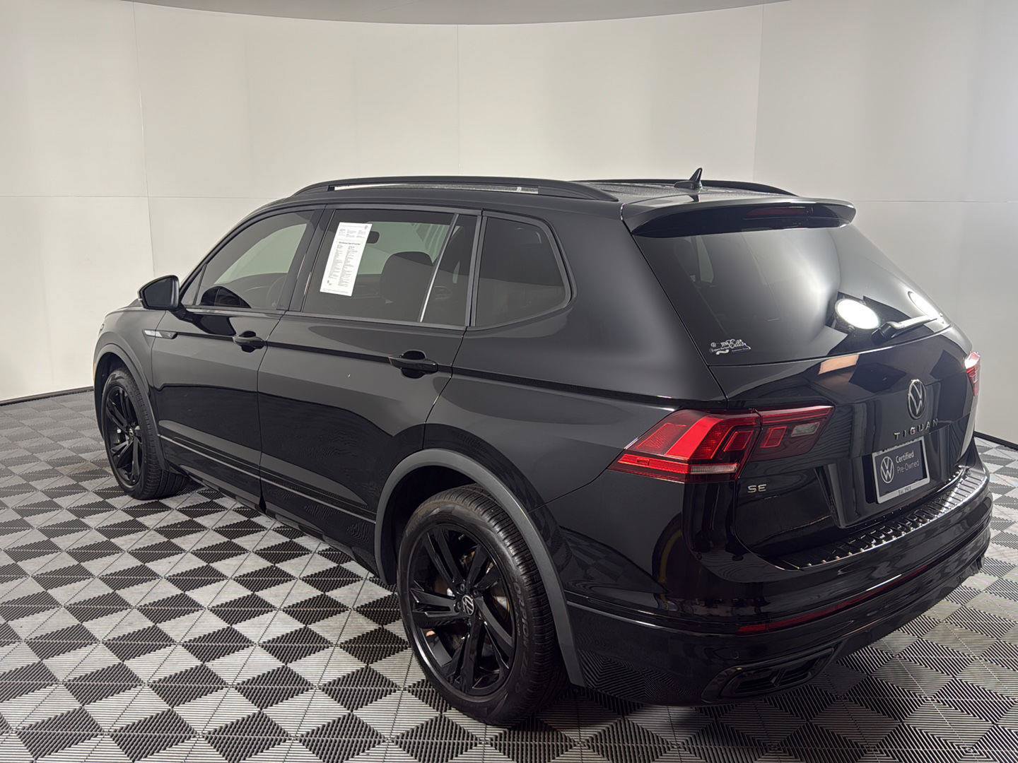 Certified 2024 Volkswagen Tiguan SE R-Line FWD image 11