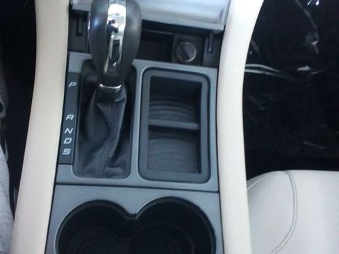 Used 2018 Ford Taurus SE image 11