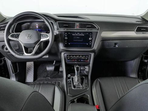 Certified 2024 Volkswagen Tiguan SE FWD image 20