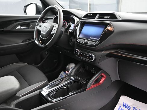 Used 2023 Chevrolet TrailBlazer RS w/ Sun and Liftgate Package image 31