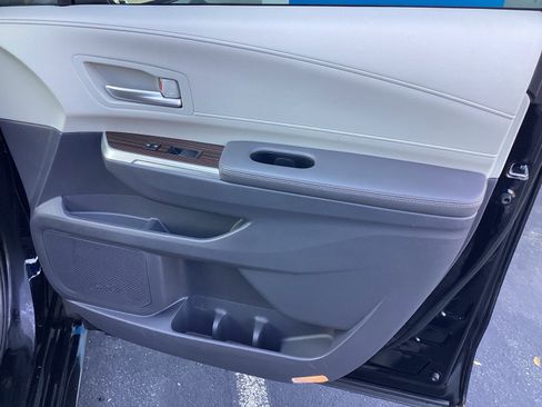 Used 2024 Toyota Sienna XLE image 25