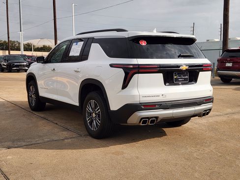 Certified 2024 Chevrolet Traverse LT image 8