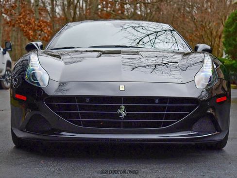 Used 2016 Ferrari California T image 21