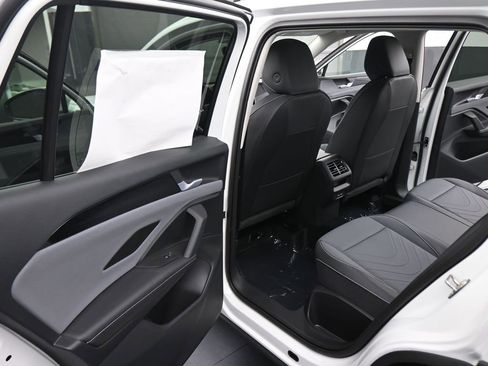New 2026 Volkswagen Tiguan SE AWD/4WD image 39