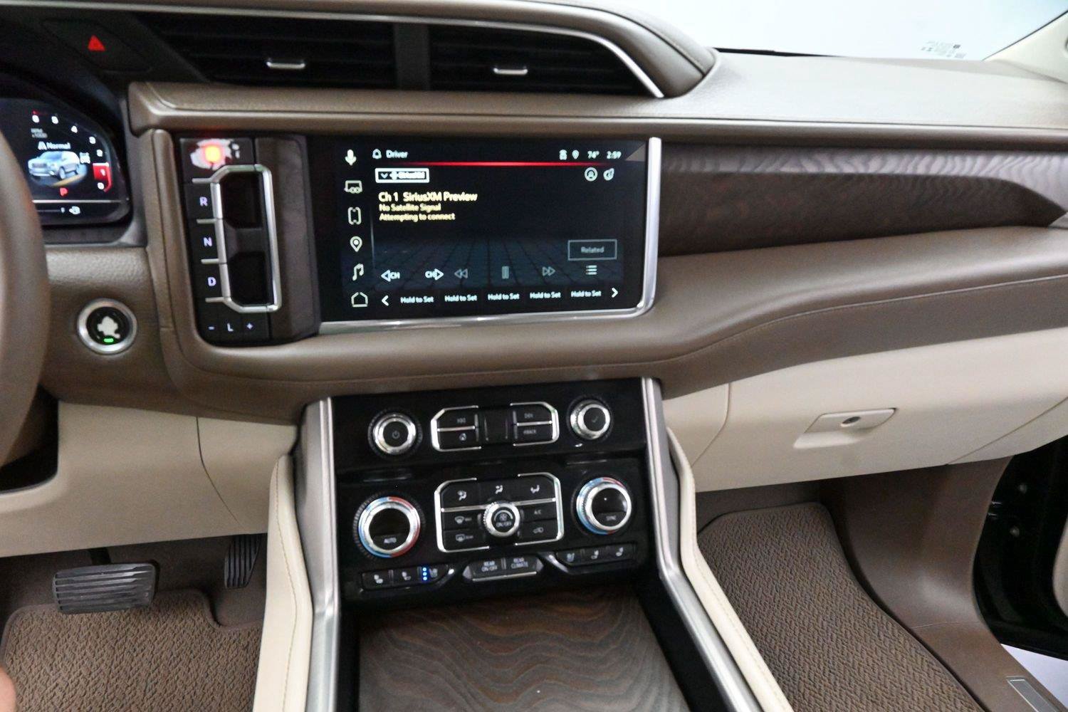 Used 2023 GMC Yukon XL Denali AWD/4WD image 25