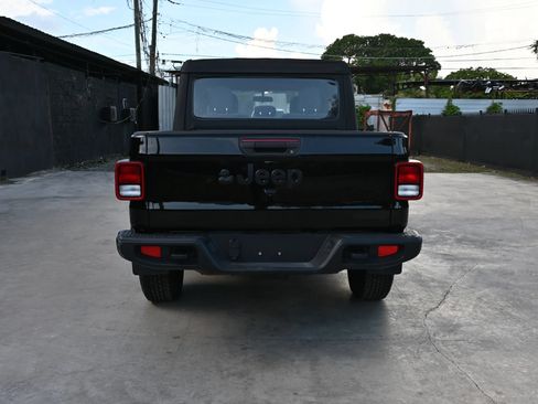 Used 2021 Jeep Gladiator Sport AWD/4WD image 4