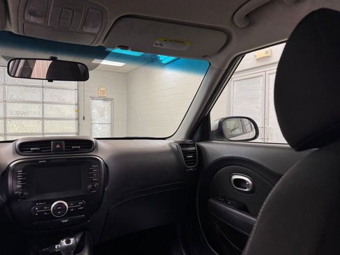 Used 2019 Kia Soul w/ Option Group 020 FWD image 18