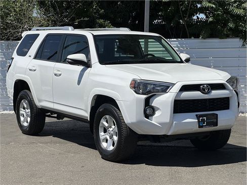 Used 2017 Toyota 4Runner SR5 Premium AWD/4WD image 8