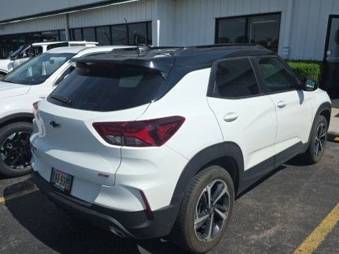 Used 2023 Chevrolet TrailBlazer RS w/ Sun and Liftgate Package AWD/4WD image 2