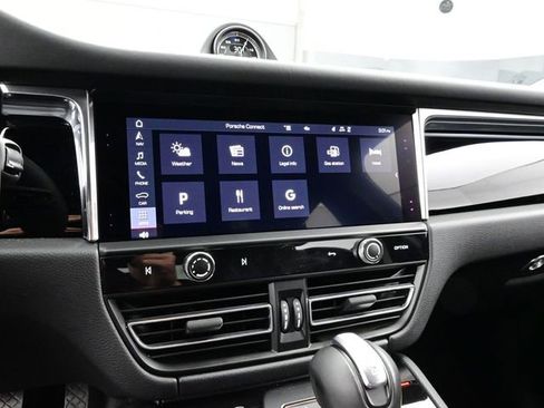 Certified 2025 Porsche Macan Turbo image 10