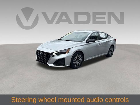 Used 2024 Nissan Altima 2.5 SV FWD image 4
