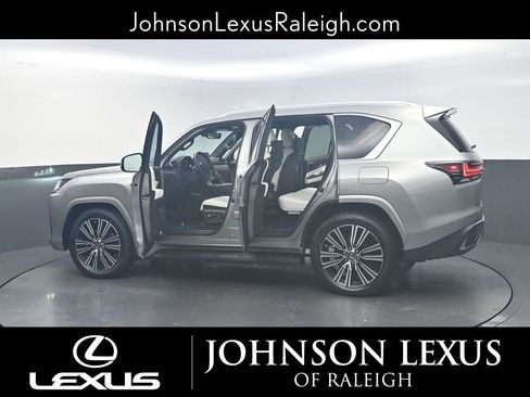 Used 2023 Lexus LX 600 4WD w/ Accessory Package (Z1) image 29