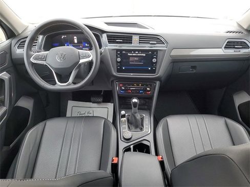 Used 2023 Volkswagen Tiguan SE image 21
