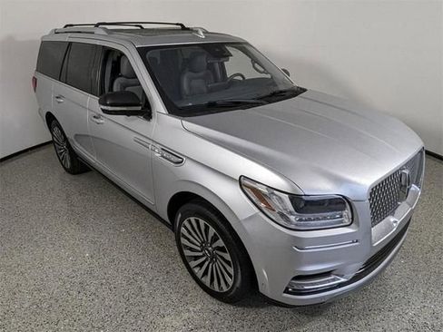 Used 2019 Lincoln Navigator Reserve image 3