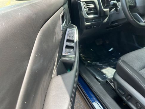 Used 2025 Nissan Rogue SV image 18