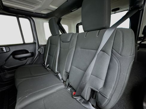 Used 2018 Jeep Wrangler Unlimited Sport S image 15