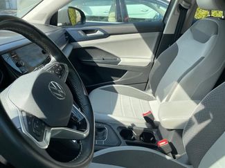 Used 2022 Volkswagen Taos SE w/ Driver Assistance Package video 2