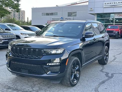 Used 2024 Jeep Grand Cherokee Limited w/ Black Appearance Package AWD/4WD image 6