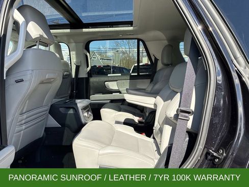 Used 2025 Ford Expedition Active image 18