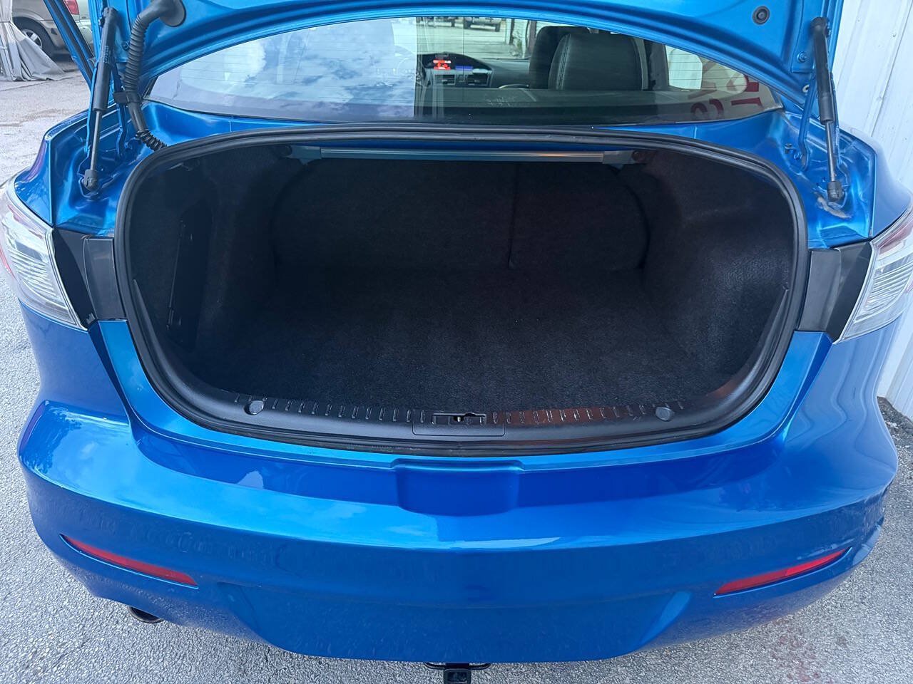Used 2012 MAZDA MAZDA3 i Grand Touring w/ Tech Pkg FWD image 30