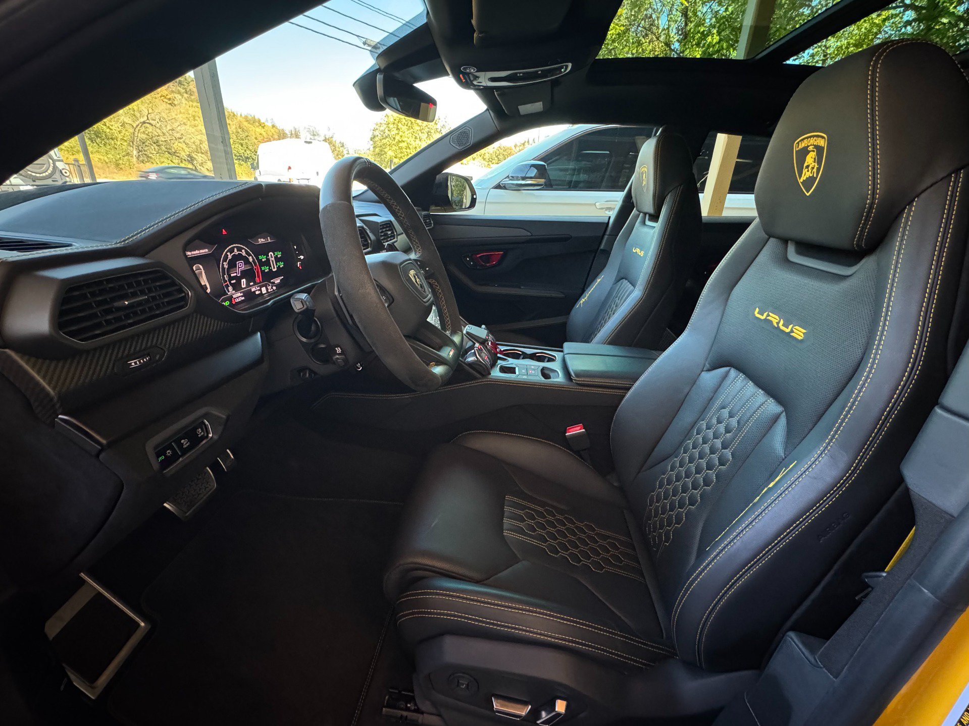 Used 2024 Lamborghini Urus Performante AWD/4WD image 9