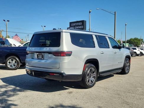 Used 2024 Jeep Wagoneer L Series II RWD image 6