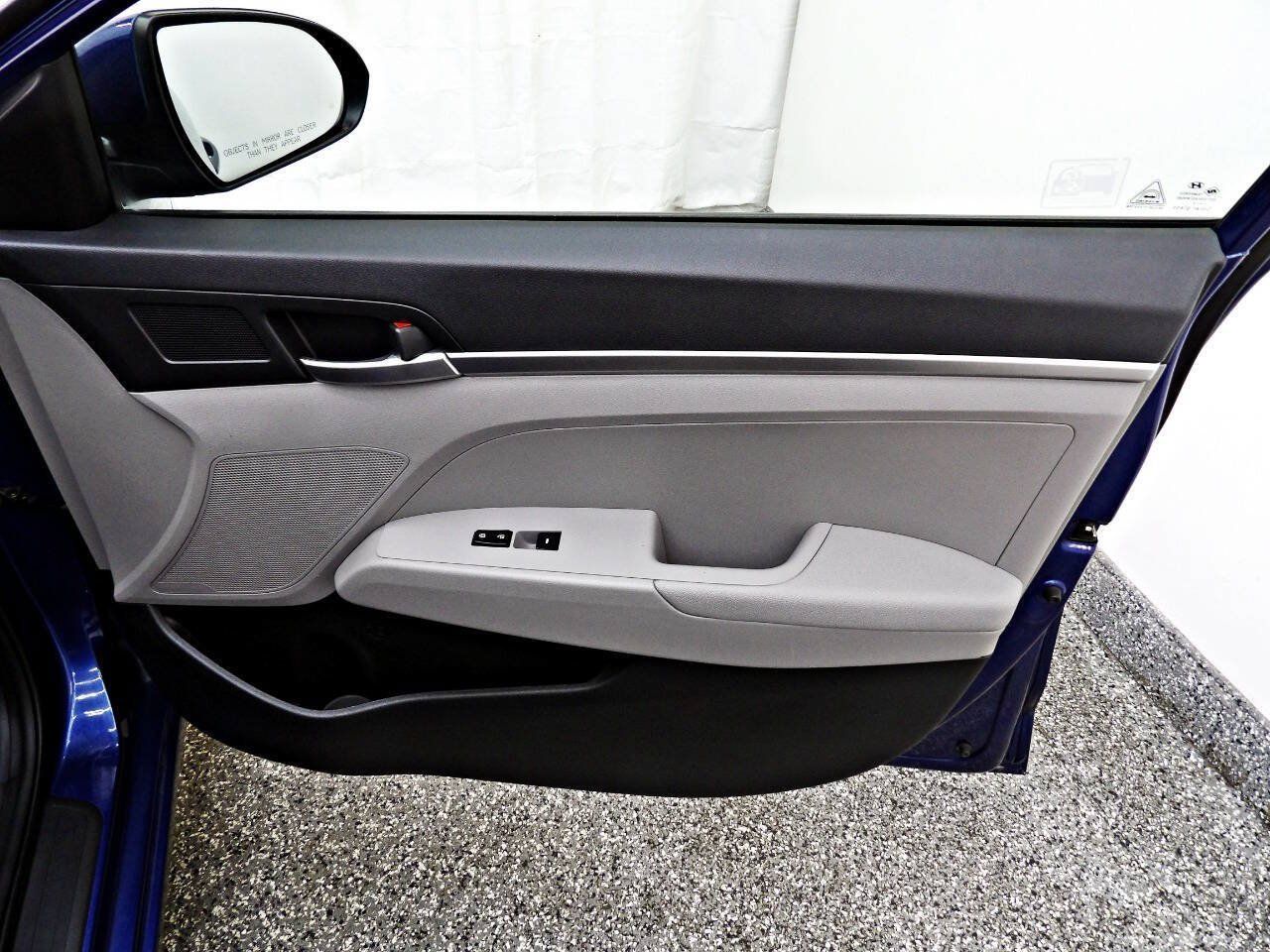 Used 2019 Hyundai Elantra SE FWD image 11