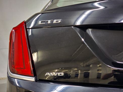 Used 2018 Cadillac CT6 Luxury image 15