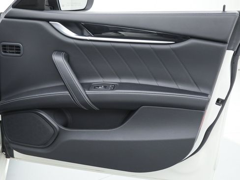 Certified 2023 Maserati Ghibli Modena RWD image 9