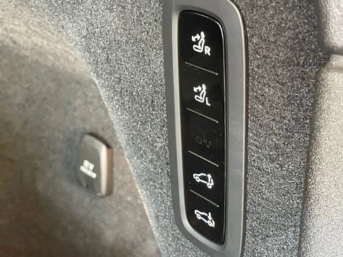 Used 2025 Volvo EX90 Ultra AWD/4WD image 22