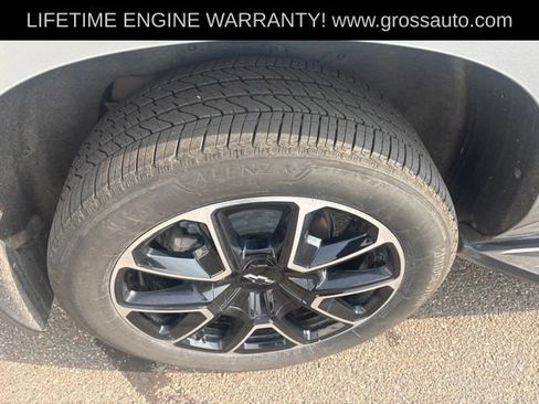 Used 2025 Chevrolet Suburban RST w/ Comfort Package AWD/4WD image 9