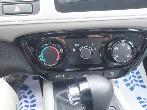 Used 2019 Honda HR-V LX image 29