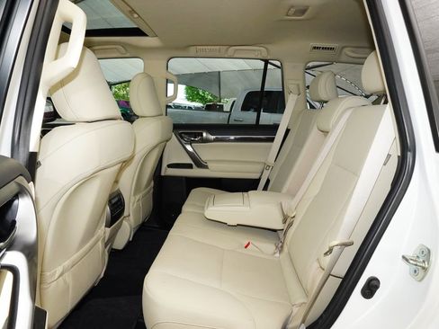 Used 2023 Lexus GX 460 Premium w/ Premium Package image 31